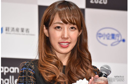 川崎希「はじめて外出先での離乳食」0歳次女の食事ショット公開「食べさせ方がリアル」「仕事と育児の両立すごい」の声