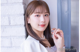 韓国人インフルエンサーひよん、ミニスカ＆タイツで美脚披露「旦那さんとデート？」「憧れのママ」の声