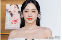 MEGBABY、斬新ロングブーツから美脚スラリ「どうなってるの？」「思わず二度見」