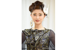 元Berryz工房・熊井友理奈「長身夫婦」モデル夫との2ショットに驚きの声「異次元のスタイル」「雑誌の表紙みたい」