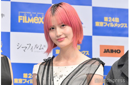 橋本愛、黒タイツで美脚際立つ レディー・ガガライブ参戦コーデ披露「カッコ可愛い」「上品で素敵」の声