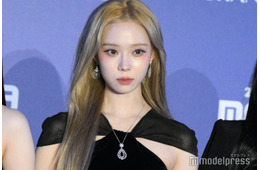 aespaウィンター、柄ストッキングで美脚スラリ「等身すごい」「スポーティーなコーデ似合う」と反響