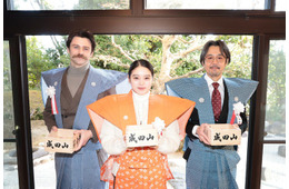 朝ドラ「ばけばけ」高石あかり・トミー・バストウ・岡部たかし「節分祭」参加 群衆目の前にし「Mrs. GREEN APPLEになった気分」