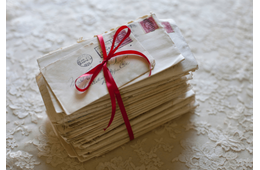 入院している80代の祖母　実家を片付けていると…⇒額縁から手紙を発見！？「ほっこり」