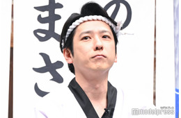 二宮和也、“酒場の大将”姿で会見登場 表情で役作り「フェイスがベビーなもので…」