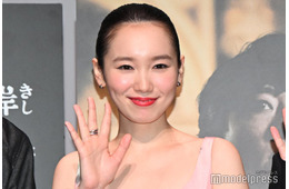 飯豊まりえ、まっすぐ美脚際立つ全身ショットが話題「骨格から憧れ」「美しすぎる」