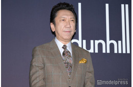 布袋寅泰、CMで共演中の“姪っ子”との2ショット公開「背が高くてスタイル抜群」「やりとり可愛い」の声