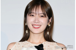 高山一実、美脚全開の撮影裏側にファン二度見「大人の雰囲気」「破壊力すごい」