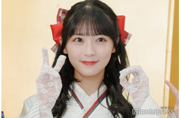 AKB48佐藤綺星、ベビーピンクのミニドレスから美脚際立つ「天使」「透明感すごい」と反響