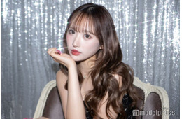 「シャッフルアイランド」伊藤桃々、レイヤーミディアムの最新ヘア公開「ツヤツヤ」「透明感すごい」の声