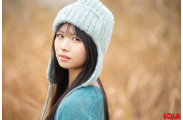 日向坂46上村ひなの、ニット帽×手袋姿で儚げな表情 グループでの7年間振り返る