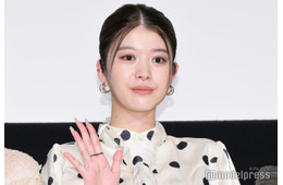 馬場ふみか、胸元ざっくりジャケット姿に視線集中「大人の色気すごい」「ため息が出るほど綺麗」