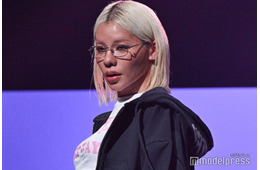 とうあ、美腹筋際立つクロップド丈コーデに熱視線「努力の賜物」「オーラ凄い」【TBS AKASAKA COLLECTION】