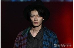 原因は自分にある。杢代和人、目元にストーンキラリ ハット×ロングコート着こなす【TGCあいち・なごや2026】