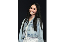 なごみ、レースワンピから美脚チラリ デニムレイヤードで軽やかコーデ【TGCあいち・なごや2026】