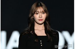 「花束オオカミ」中川紅葉、美脚際立つミニワンピ姿でランウェイ闊歩【TGCあいち・なごや2026】