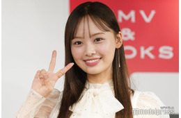 元日向坂46濱岸ひより、肩出しミニ丈ニット姿の散歩ショット話題「彼女感すごい」「映画のワンシーンみたい」