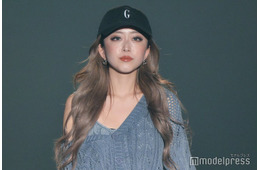 みりちゃむ「韓国でもすっぴんで出歩いてました」オフ姿に驚きの声「凄すぎ」「透明感バグってる」