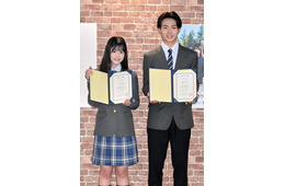 オスカー所属の黒氏萌楓＆佐藤泰心「センバツ応援イメージキャラクター」就任 人生初会見でキャッチボールも披露