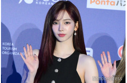 aespaカリナ、キャミソール姿で沖縄旅行満喫「遭遇したい」「透明感すごすぎる」の声