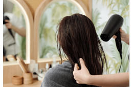 ハワイの美容院で…「Student　$15」に惹かれ入店→美容師の「立って」に困惑…まさかの展開に「今でも忘れられない」