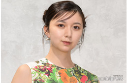 上白石萌歌、26歳誕生日に“幼少期ショット”公開「変わってない」「小さい頃から完成されてる」