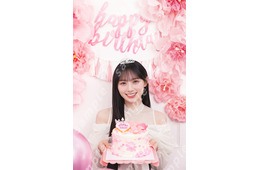乃木坂46川崎桜1st写真集、“誕生日お祝い企画”発表 プリンセス姿で撮り下ろし【エチュード】