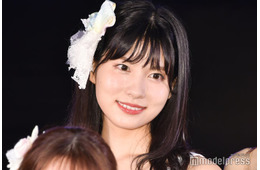 元AKB48メンバー、美脚ライン輝く透け感タイツ×ショーパン姿に熱視線「完璧スタイル」「脚長い」
