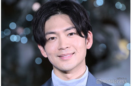 松下洸平「帽子デカすぎ問題」誕生日迎え小学生時代ショット公開「面影ある」「一際小さくて可愛い」の声