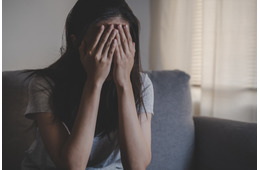 「低学歴がうつるから近づくな」と言われて…。母を馬鹿にする娘、そして院卒エリート夫の異常な“学歴ハラスメント”の実態とは