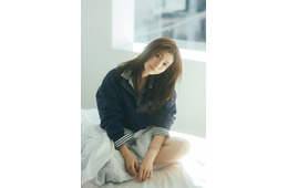 生見愛瑠「週刊FLASH」表紙登場 グラビアで柔らかな表情披露