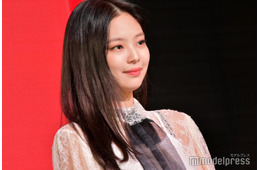 BLACKPINKジェニー、大胆シースルー衣装で美ボディ開放「二度見した」「かっこよすぎる」と話題