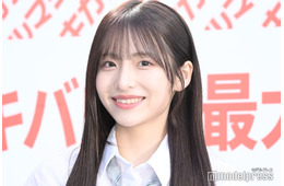 AKB48メンバー、美脚＆ウエストのぞくミニスカ全身ショットに反響「頭身バランス完璧」「ギャルっぽさが最高」