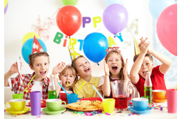 アメリカで…子どもの誕生日会に招待されたら⇒会場に“超有名キャラ”が突然登場！？驚きの演出に「ここで会えるなんて」