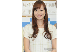 皆藤愛子、美背中のぞく振り向きショットに絶賛の声「大人の色気すごい」「肩から背中のラインに目が釘付け」と反響