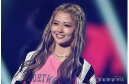 フォーエイト48あみか「レイヤーカット復活」に絶賛の声「色も髪型も似合いすぎ」「別人級」