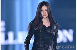 せいら、トップバッターで「TGC2026 S/S」開幕 ミニ丈から美脚堂々披露