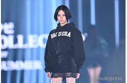 安斉星来、甘辛コーデでクールランウェイ「驚異のスタイル」「脚長すぎ」の声【TGC2026 S/S】