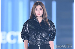 ゆうちゃみ、ミニスカ×センター分けで洗練された装い「脚の長さが際立つ」と絶賛の声【TGC2026 S/S】