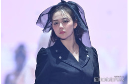 村重杏奈、色白美脚輝くミニワンピ姿に視線集中「脚まっすぐで綺麗」「お人形さんみたい」【TGC2026 S/S】