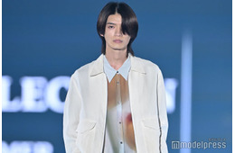 原因は自分にある。杢代和人、淡色セットアップの着こなしに注目集まる「何頭身？」「スタイル凄い」【TGC2026 S/S】