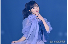 AKB48小栗有以、シースルーブラウスで上品オーラ全開 千葉恵里はリボンたっぷりトップス着こなす【IDOL RUNWAY COLLECTION 2026】