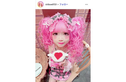 “小学生姫ギャル”りりぴ、母顔出しダンス動画が話題「2人ともピンクヘアで姉妹かと」「お人形さんみたいに可愛い」