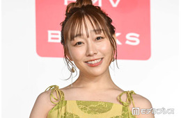 須田亜香里、透けニーハイ×ミニスカ衣装で美スタイル披露「完璧なプロポーション」と反響