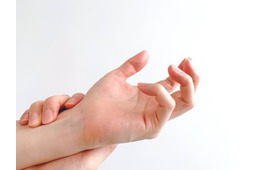 「朝、指がこわばる」どうせ更年期だろうと放置していた40代女性が「病院で告げられた診断」とは