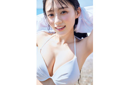 乃木坂46川崎桜、眩しい白ビキニ姿公開 先行カット第12弾解禁【エチュード】