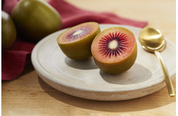 医師・石原新菜先生も「美肌・花粉症・老化ケア」で太鼓判！希少な赤いキウイが今年はスーパーで「手に入りやすくなった」理由とは