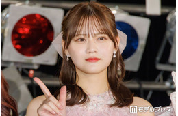 ＝LOVE高松瞳、レースタイツで美脚際立つ ミニ丈白コーデに「可愛いが止まらない」「ずっと見ていられる美しさ」と反響