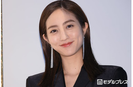 堀田茜、美ウエストちらり久々の私服ショットに反響「オーラすごい」「綺麗すぎて眼福」