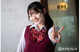 「今日好き」りんか、制服風ミニスカ衣装から脚線美輝く「シルエット美しい 」「何でも着こなせて天才」